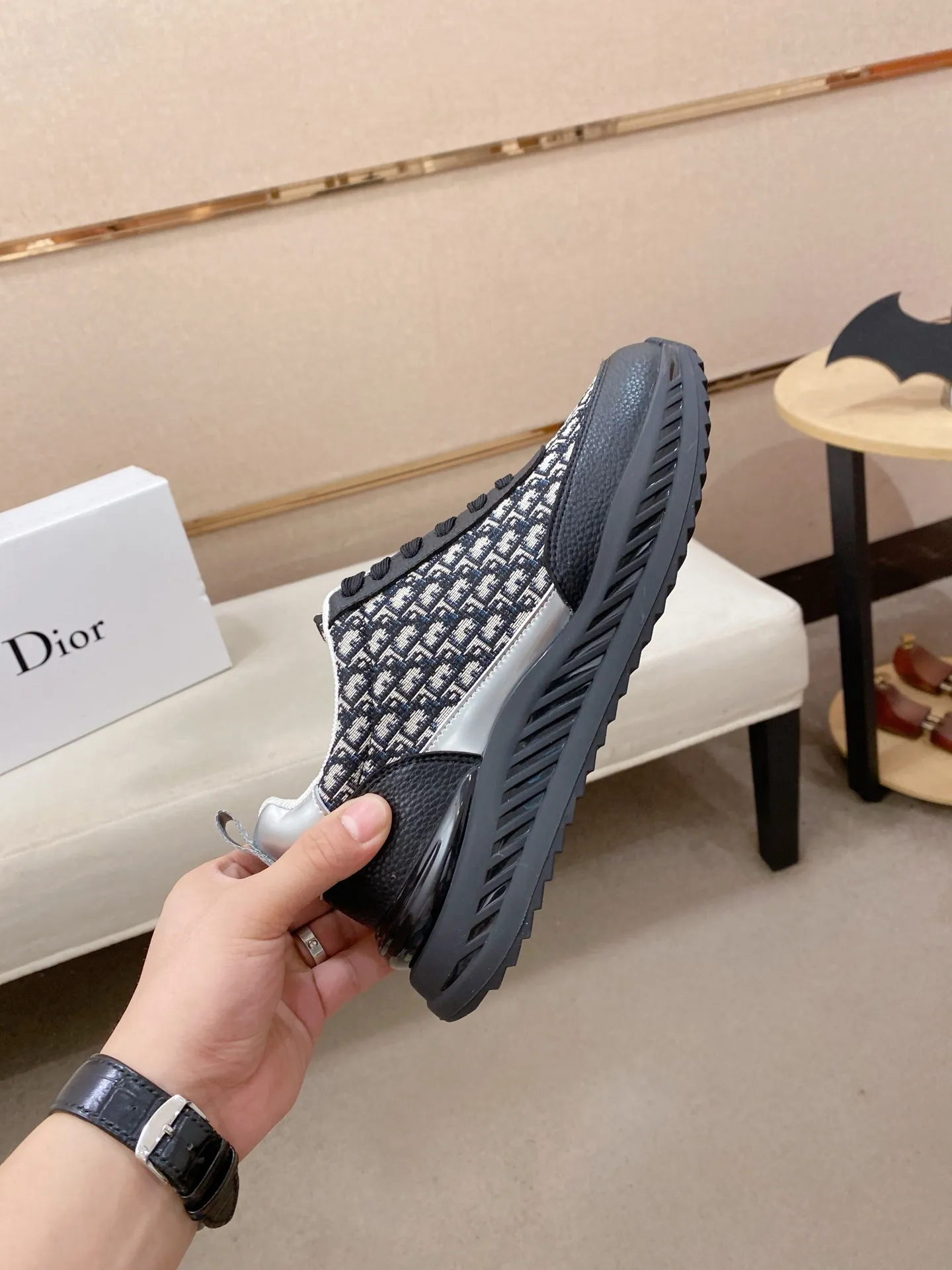 Factory price: 462💰 [Dior·Dior] New casual sports style men's shoes, new spring and summer design, perfect workmanship, lace-up style to create cabinet quality, upper: imported first-layer cowhide, sheepskin lining is soft and comfortable, ultra-light TPU wear-resistant outsole, simple, versatile fashion men's shoes, excellent color code number 38--44. Can be customized 45 non-returnable